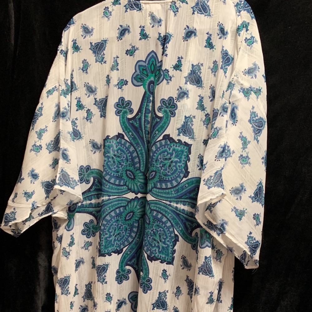 Beautiful blue and white mandala duster
